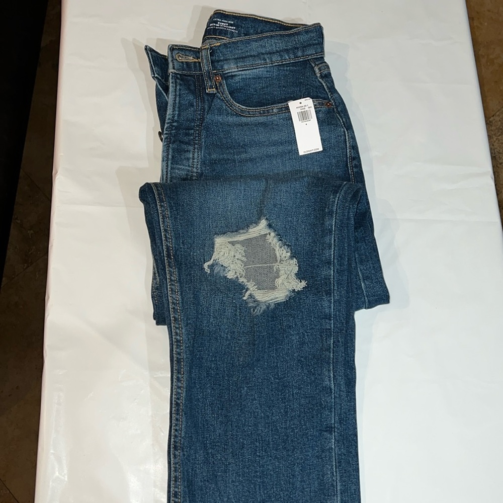 Extra High-rise women’s size 4 Old Navy jeans